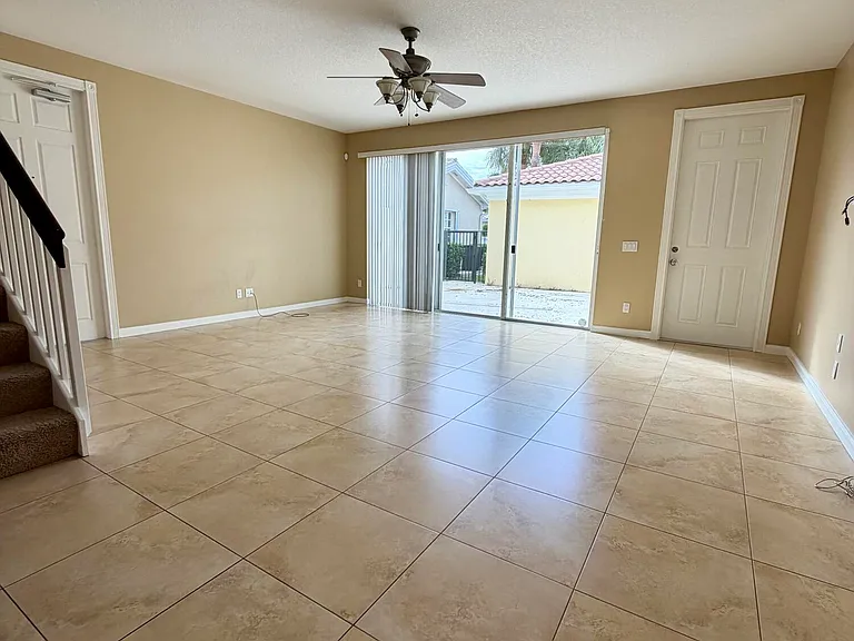 1605 Jeaga Dr — Photo 2
