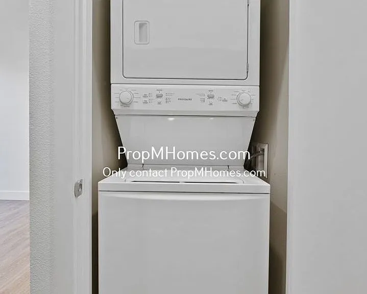 1825 SE 50th Ave #103 — Photo 10