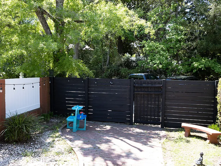 945 Cottingham Dr — Photo 30