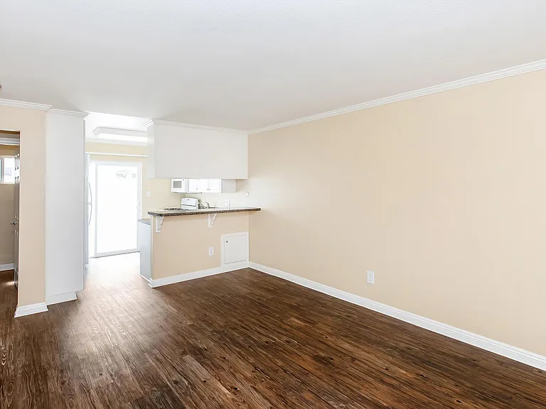 Sandpointe Cove Apartment Homes — Photo 25