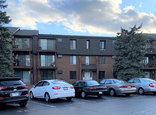 704 N Briar Hill Ln APT 3, Addison, IL