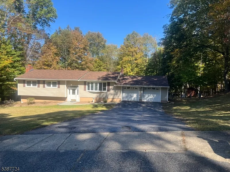 3 bed, 1.5 bath, $4,500 — Photo 2