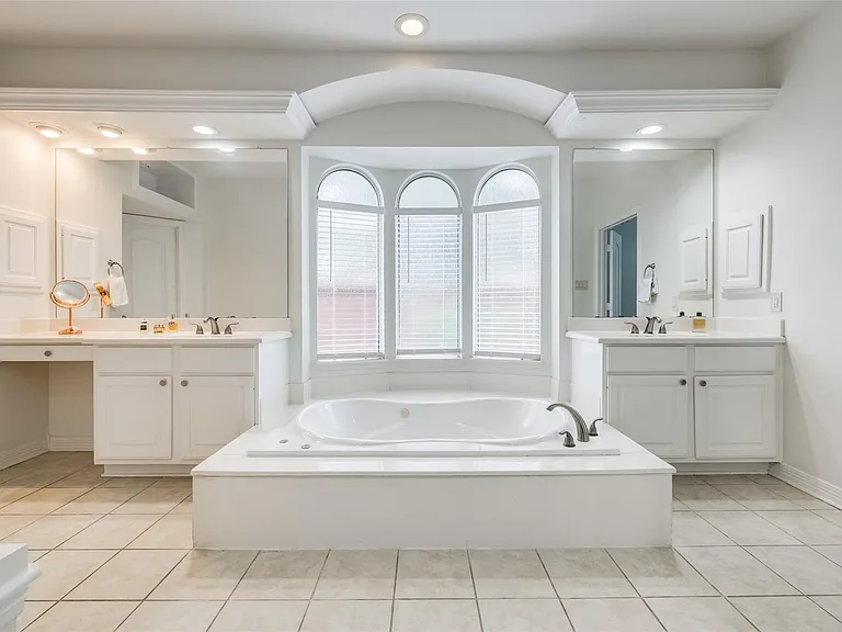 5710 Cielio Bay Ct — Photo 32