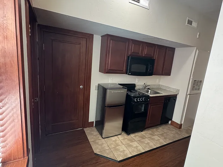 The Avalon House Apts — Photo 15
