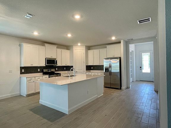 3rd image of 267 Seaforth Dr