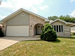 860 Kromray Rd, Lemont, IL 60439