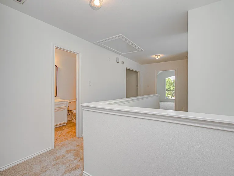 743 Hallsleigh Ln — Photo 37