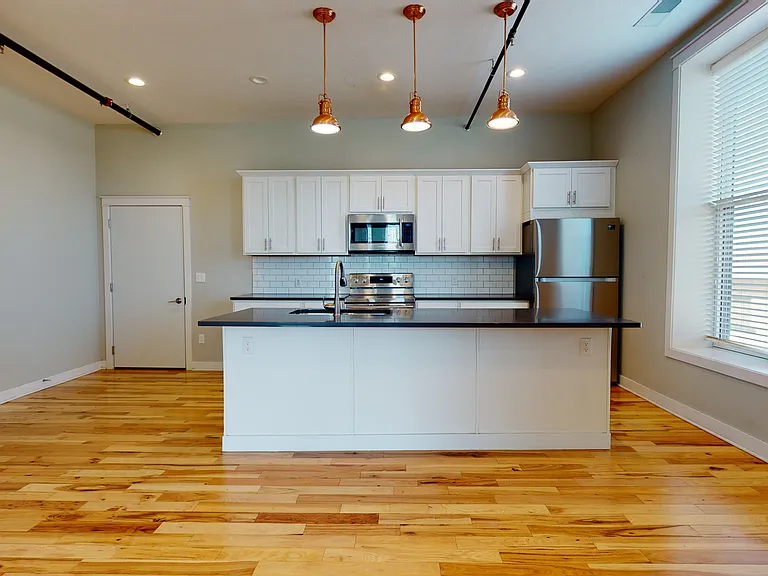 320 N Pine St #202 — Photo 4