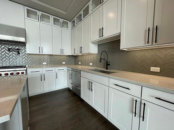 4th image of 925 N Lincoln St #1624