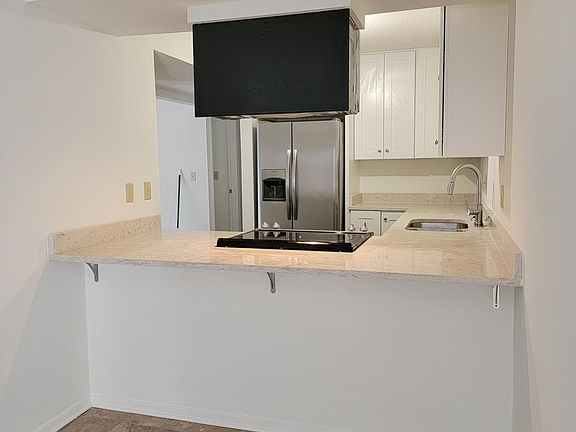 Kitchen/Breakfast Bar