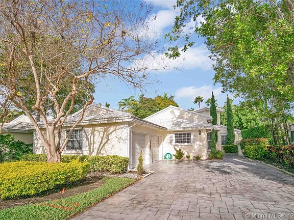 5th image of 1040 Wilshire Cir W