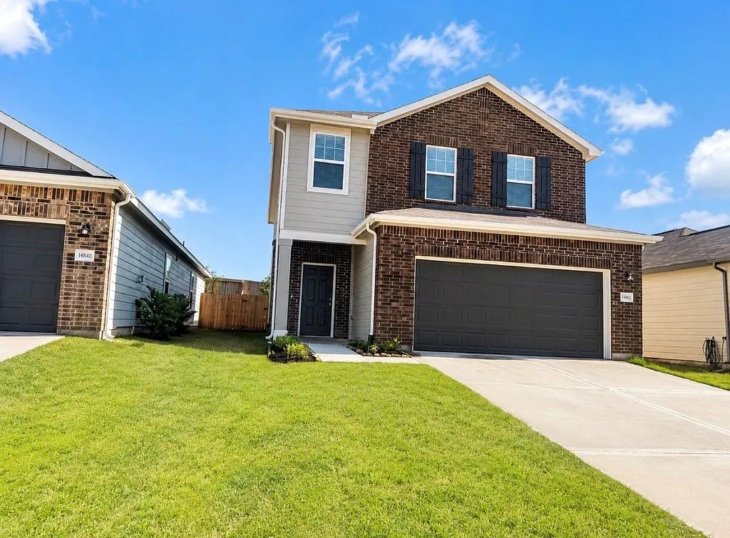 4 bed, 2344 sqft, $2,400 — Photo 2