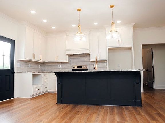 3rd image of 199 Bellview Rd