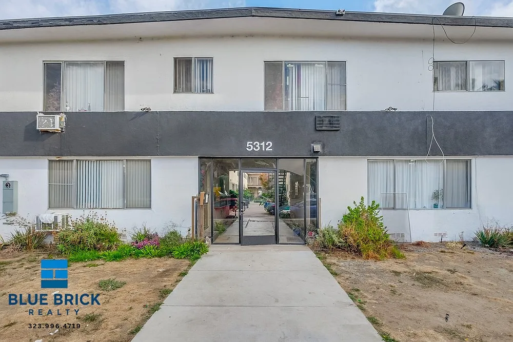 Spacious 3BD/2BA Apartment with Central AC, Parking — Photo 3