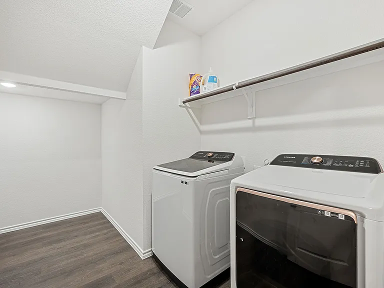 1018 Kristof Dr — Photo 8