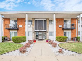 9500 Dee Rd APT 2F, Des Plaines, IL 60016