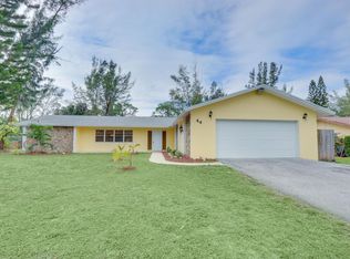 44 Akron Rd, Lake Worth, FL 33467