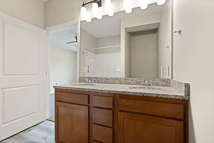 Adelyn Apartments — Photo 21