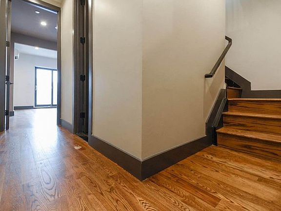 5th image of 218 Montrose Ave APT 3
