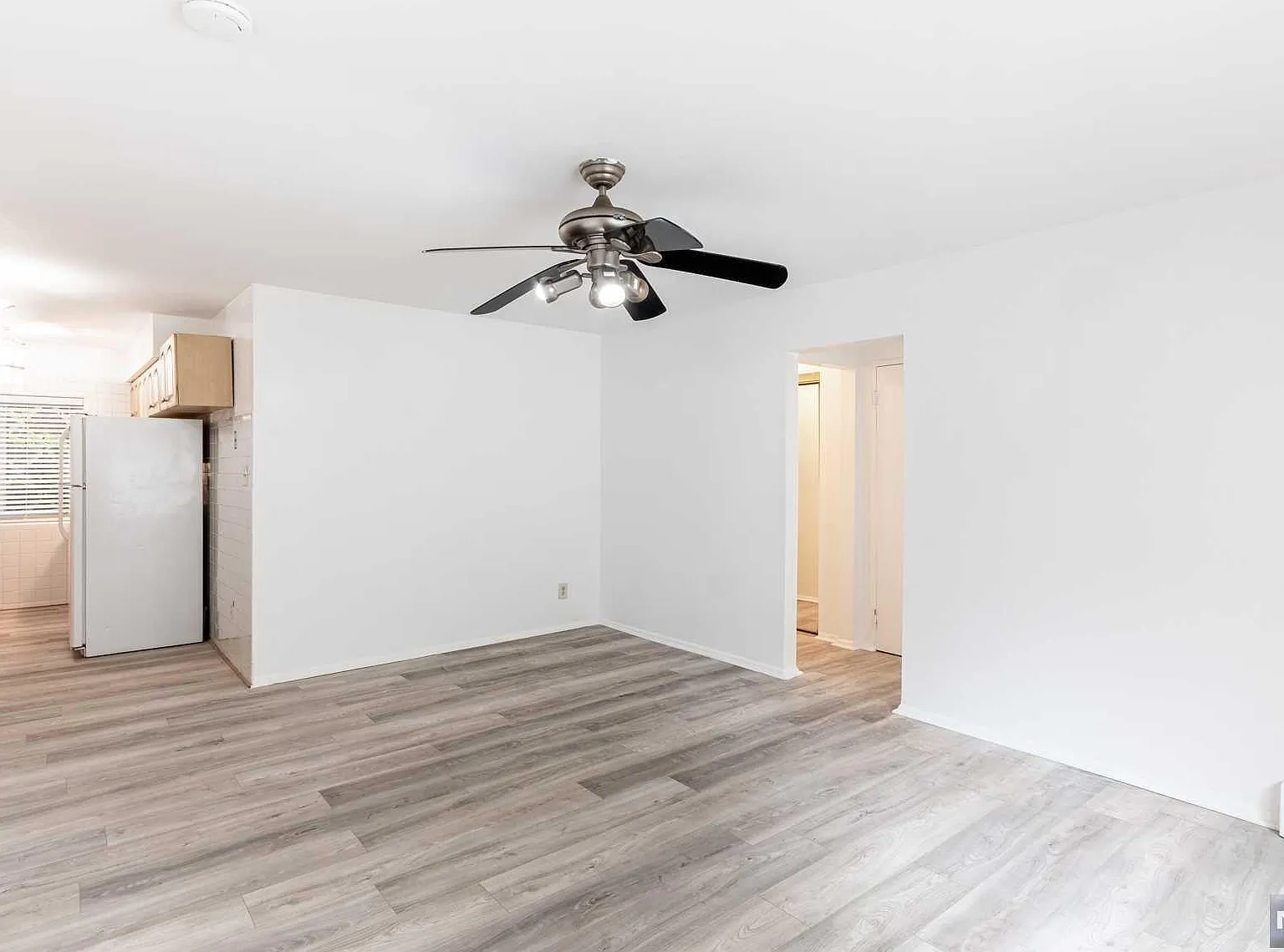 1 bed, 700 sqft, $1,875 — Photo 2