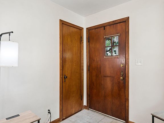 5th image of 903 Chelsea Ave