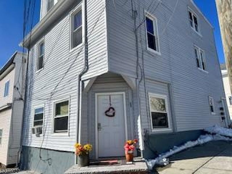 1st image of 89 Franklin Ave #3