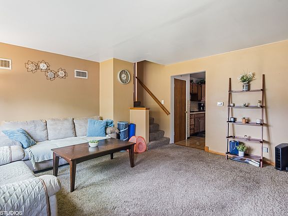 3rd image of 814 S Summit Ave