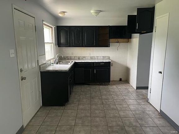 4th image of 3001 Meadowlark Ave