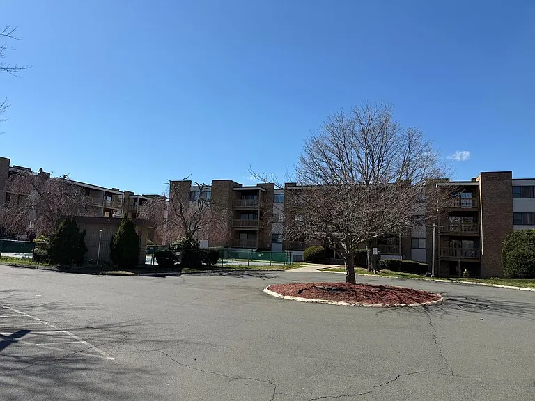 155 Bull Hill Ln #S7 — Photo 2