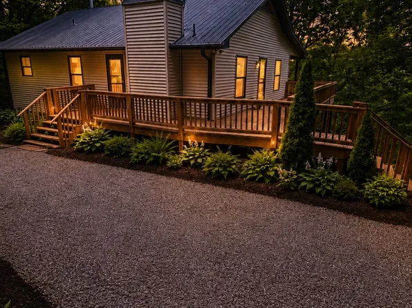 168 Rockledge Road, Scaly Mountain, NC 28775