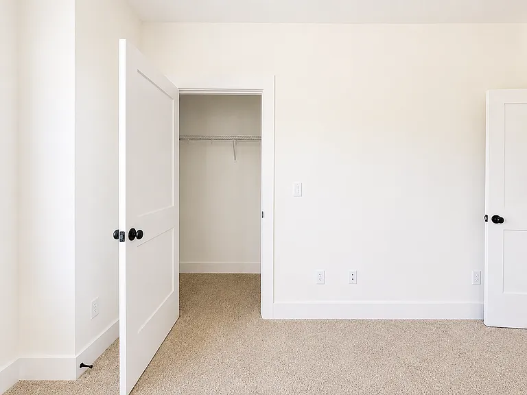 1385 Meridian St — Photo 28
