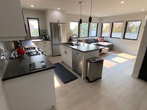 Apartment - Kitchen and living area
