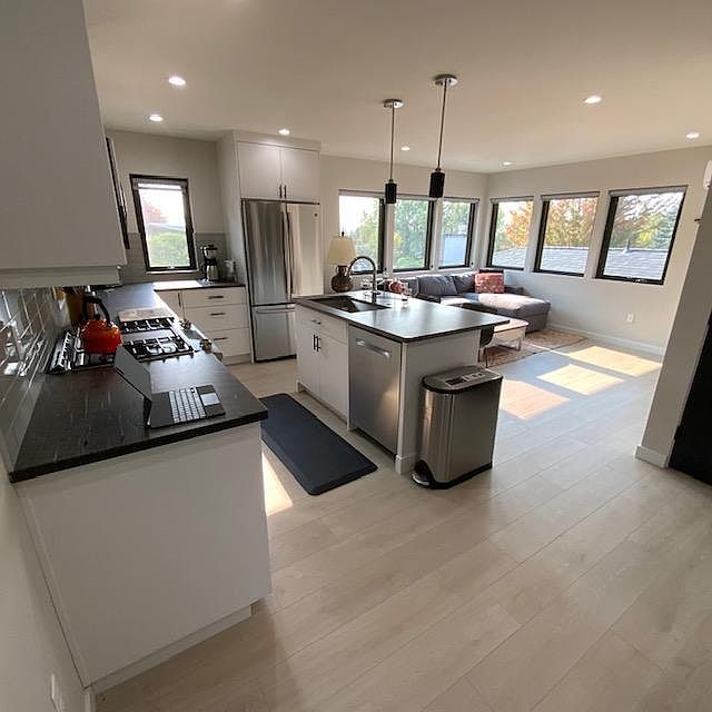 Apartment - Kitchen and living area