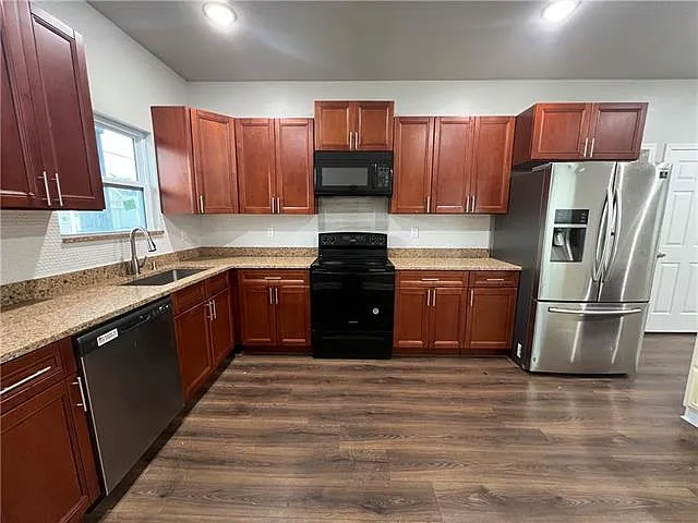 1216 Gordon St — Photo 4