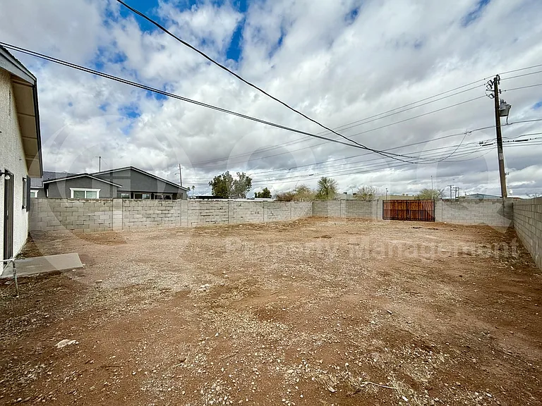 144 W Lincoln Ave — Photo 23