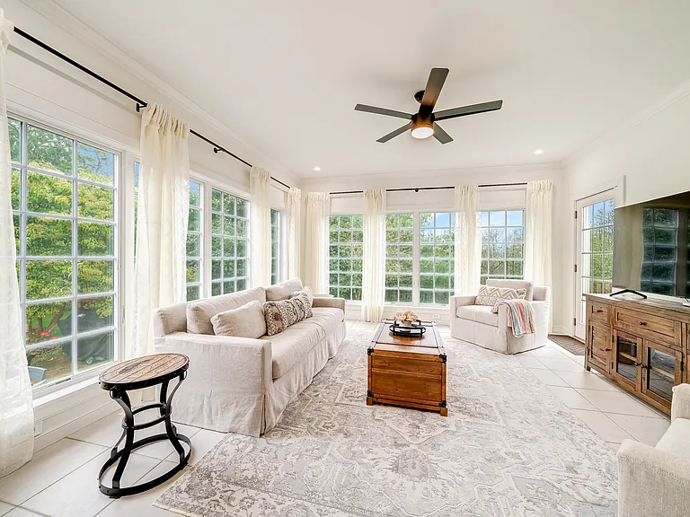 1129 Old Sag Harbor Rd — Photo 8