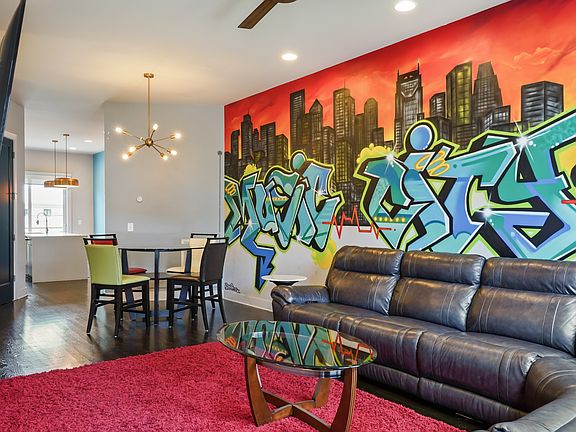 3rd image of 613 27th Ave N APT 2
