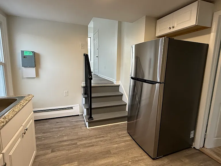 2401 W 2nd St #2 — Photo 4