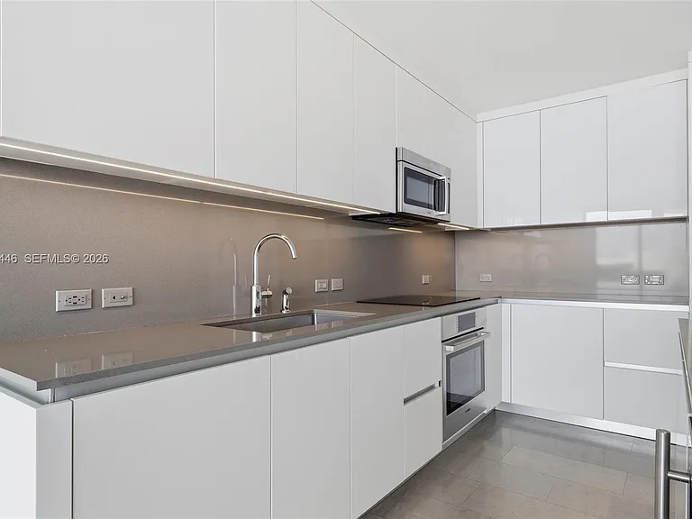 88 SW 7th St #2008 — Photo 7