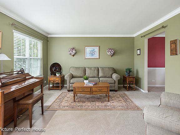 4th image of 1010 Meadowridge Dr