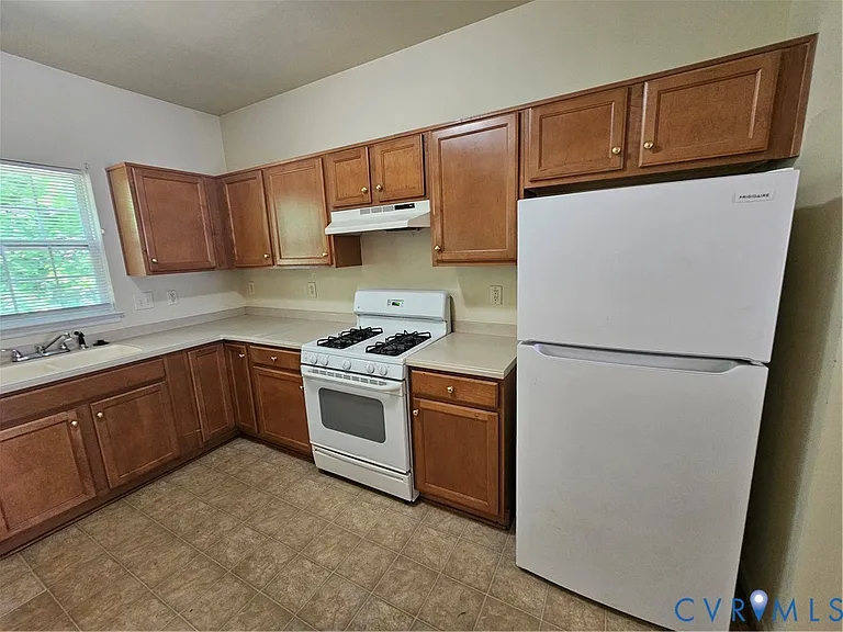 8722 Springwater Dr — Photo 6