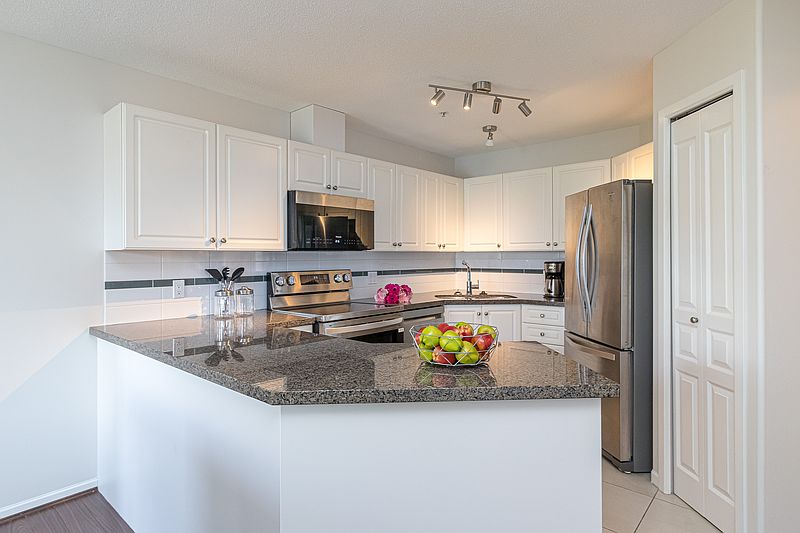Victoria Apartment for rent - 2 Bedrooms — photo 5