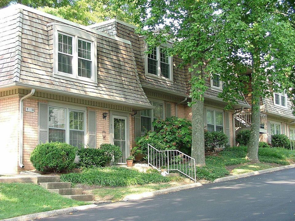 Two Large bedrooms with window seats, Abundant closet space