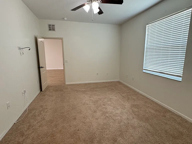 13447 Silvercreek Dr — Photo 14