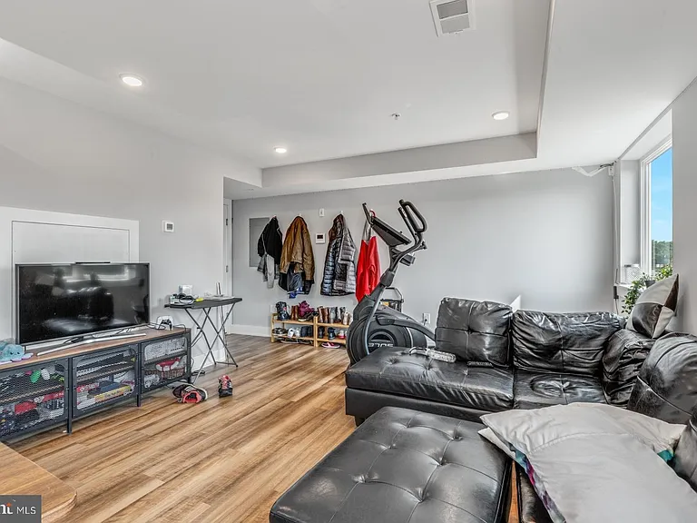 3965 Lancaster Ave #304 — Photo 3
