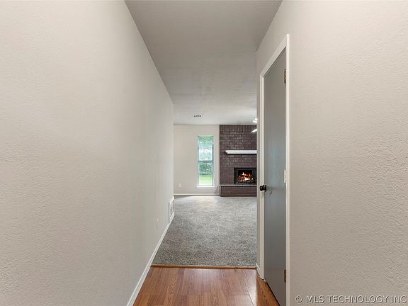 3rd image of 13739 S Glen St