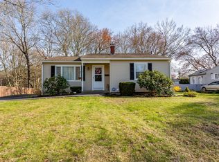 16 Holly Tree Ln, New Bedford, MA 02745