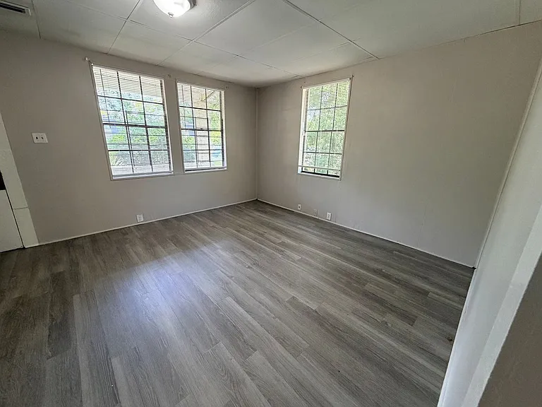 1005 N Oak St #B — Photo 7