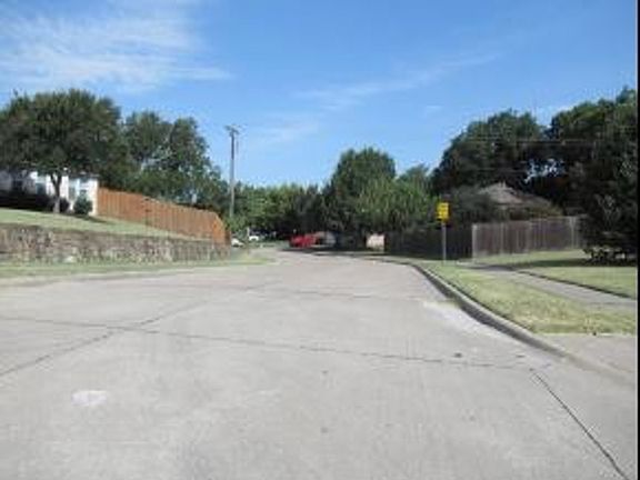 Exterior Neighborhood (street photo)