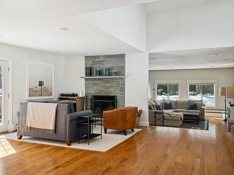 4 Stuart Ct — Photo 8